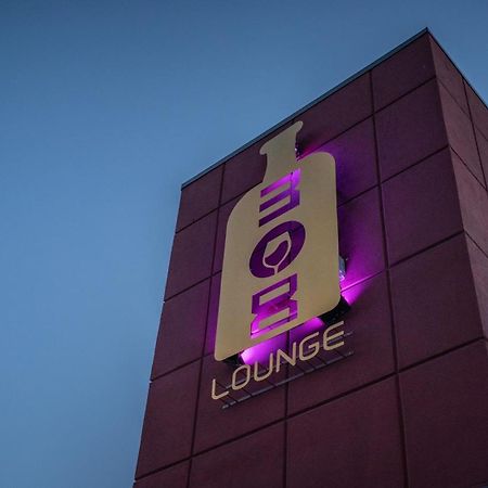Quality Inn & Suites Огаллала Экстерьер фото
