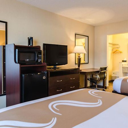 Quality Inn & Suites Огаллала Экстерьер фото