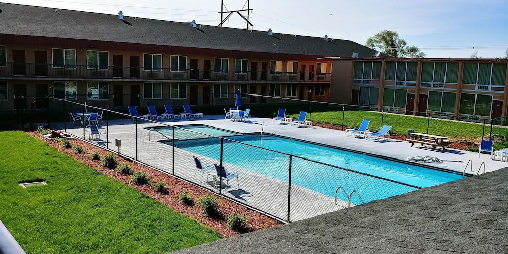 Quality Inn & Suites Огаллала Экстерьер фото