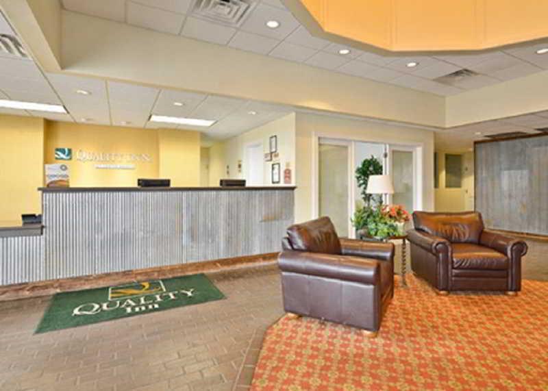 Quality Inn & Suites Огаллала Экстерьер фото