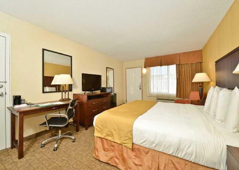 Quality Inn & Suites Огаллала Экстерьер фото