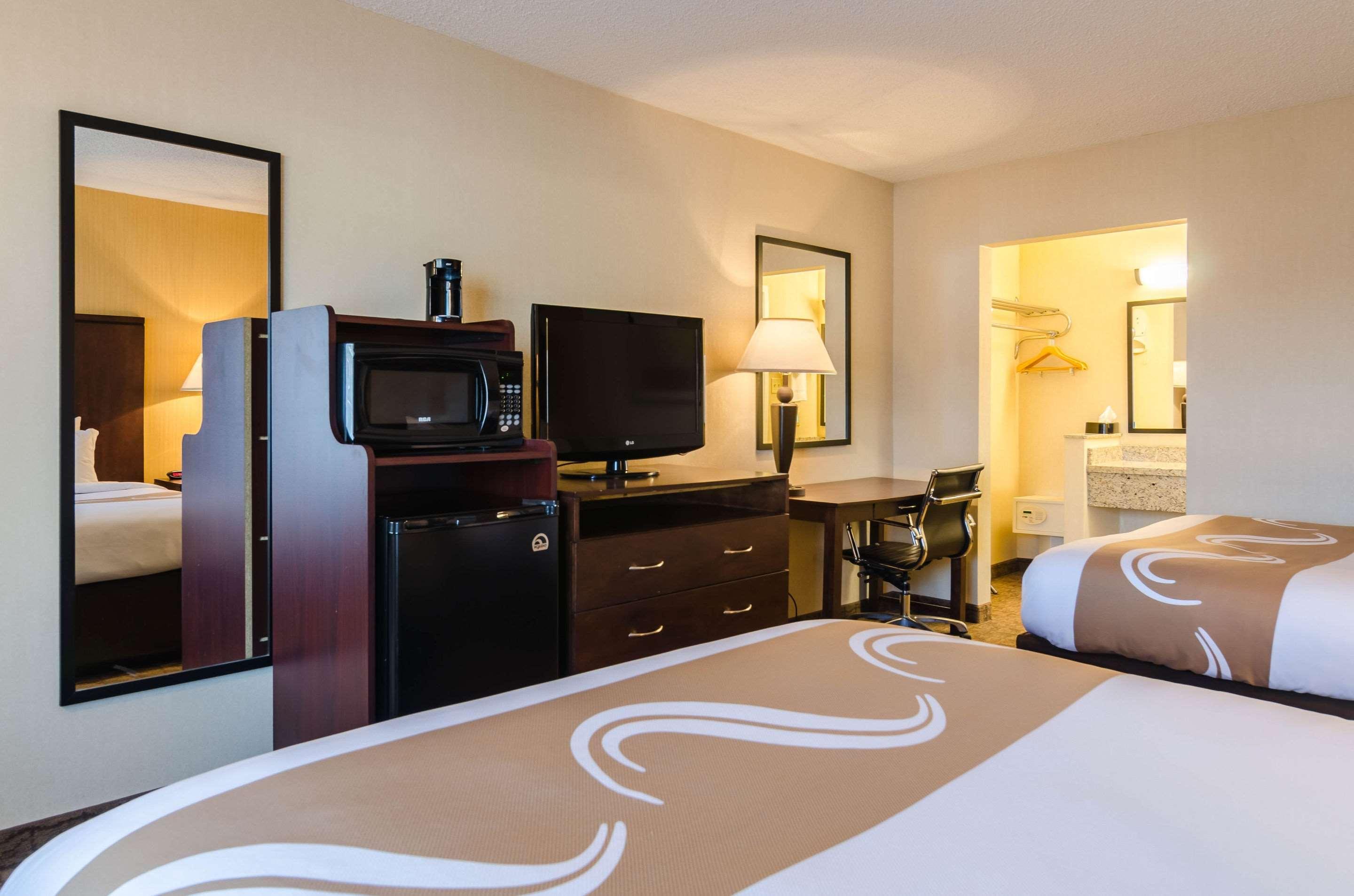 Quality Inn & Suites Огаллала Экстерьер фото