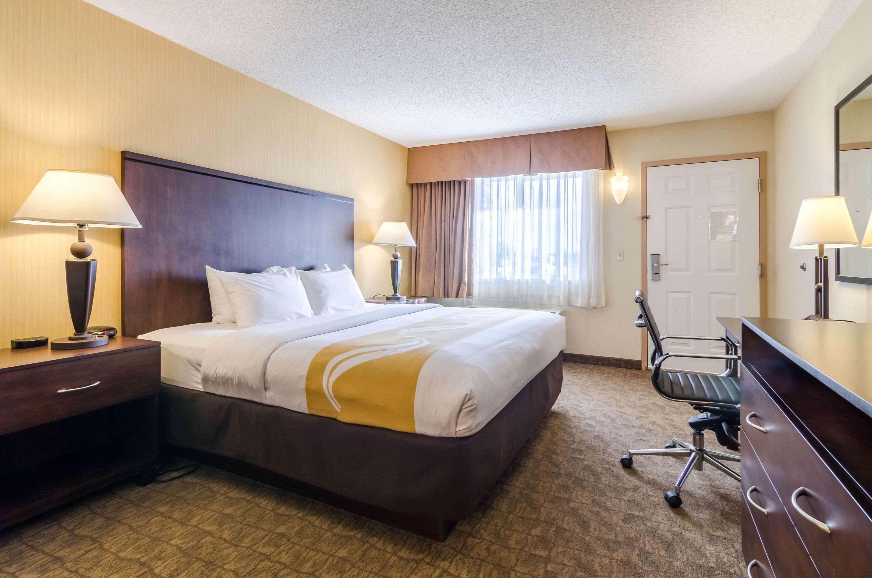 Quality Inn & Suites Огаллала Экстерьер фото