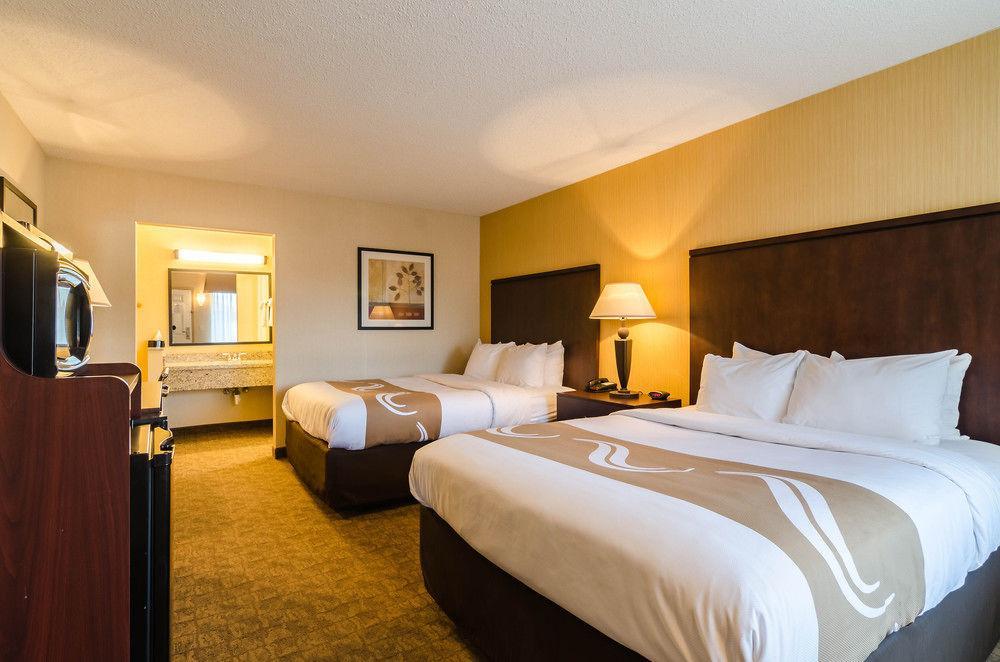 Quality Inn & Suites Огаллала Экстерьер фото