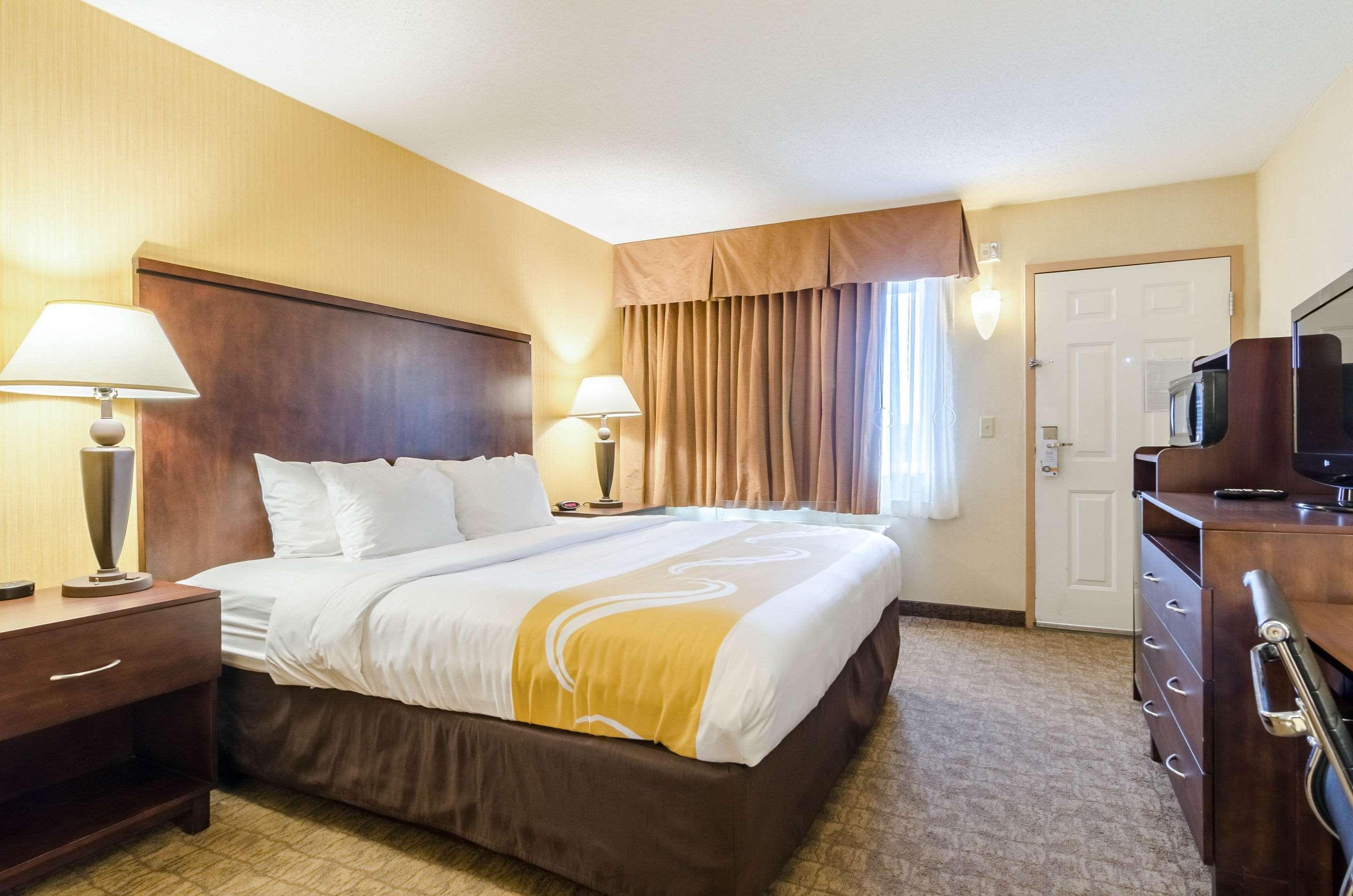 Quality Inn & Suites Огаллала Экстерьер фото