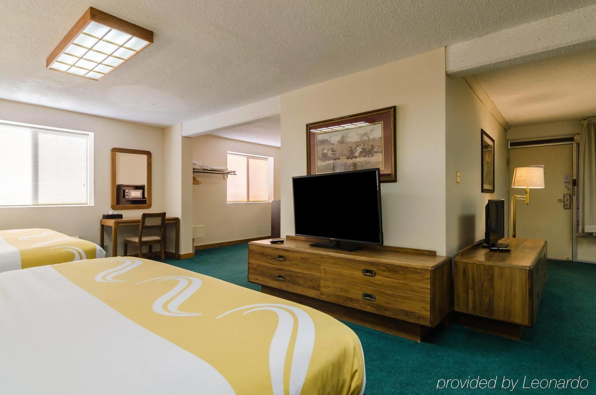 Quality Inn & Suites Огаллала Экстерьер фото