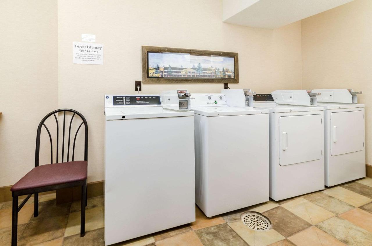 Quality Inn & Suites Огаллала Экстерьер фото