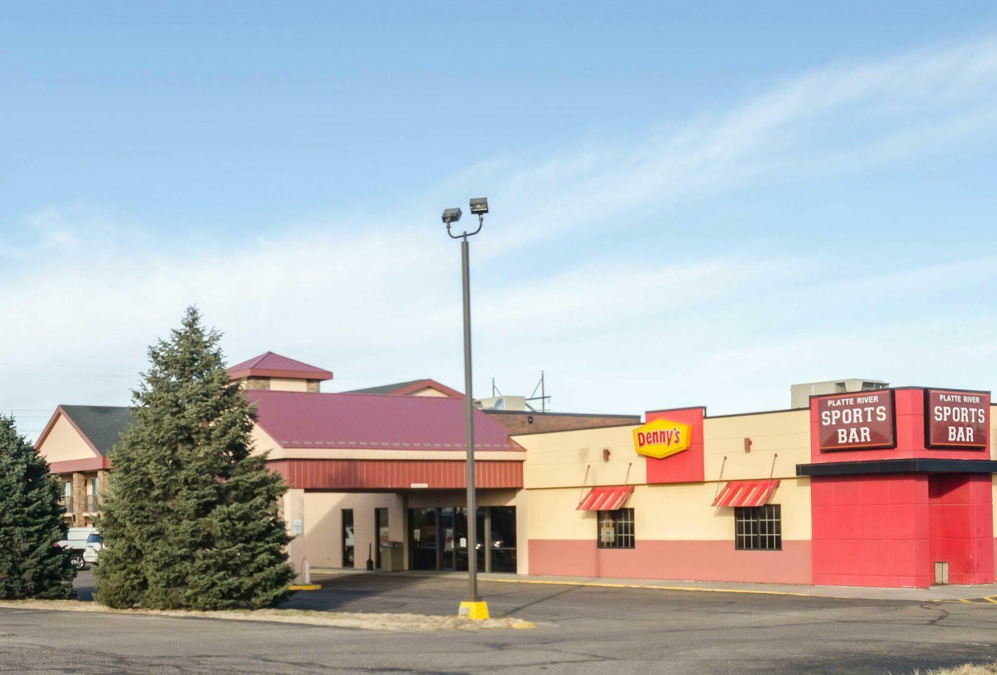 Quality Inn & Suites Огаллала Экстерьер фото