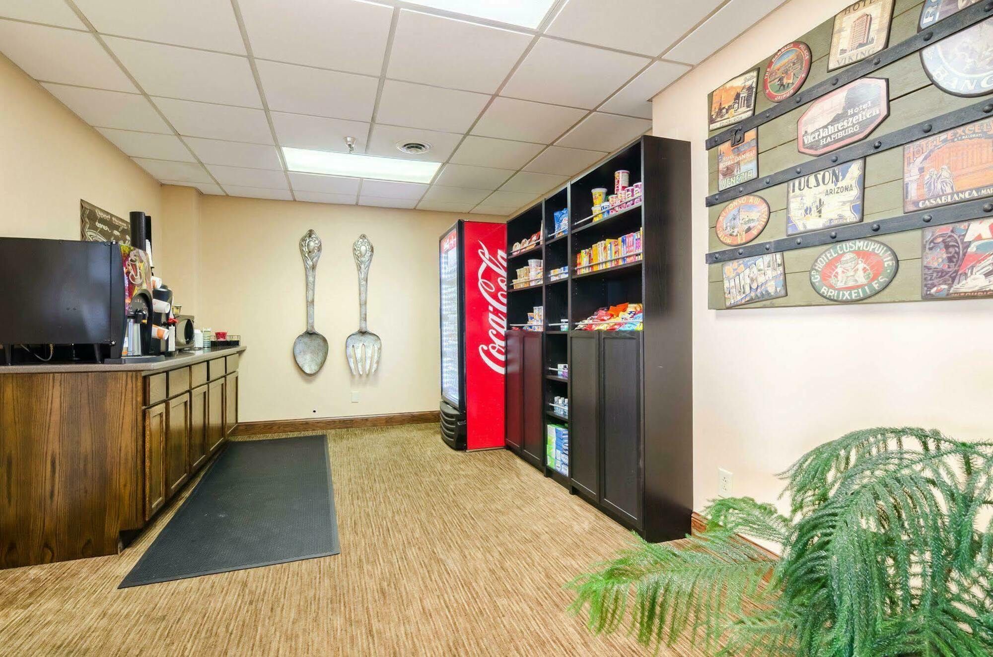Quality Inn & Suites Огаллала Экстерьер фото