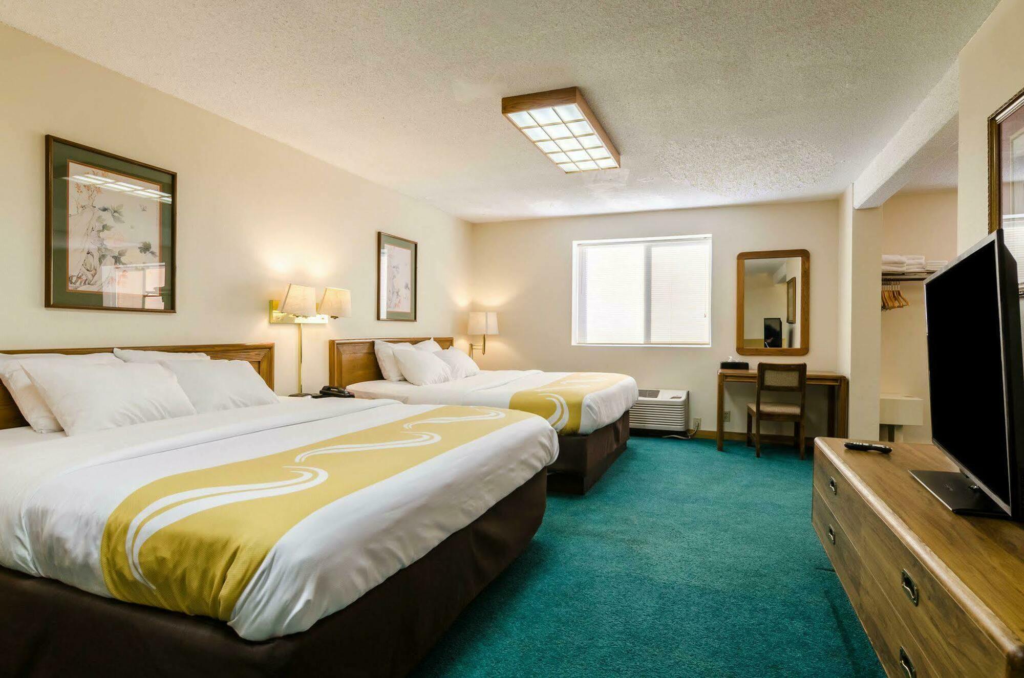 Quality Inn & Suites Огаллала Экстерьер фото