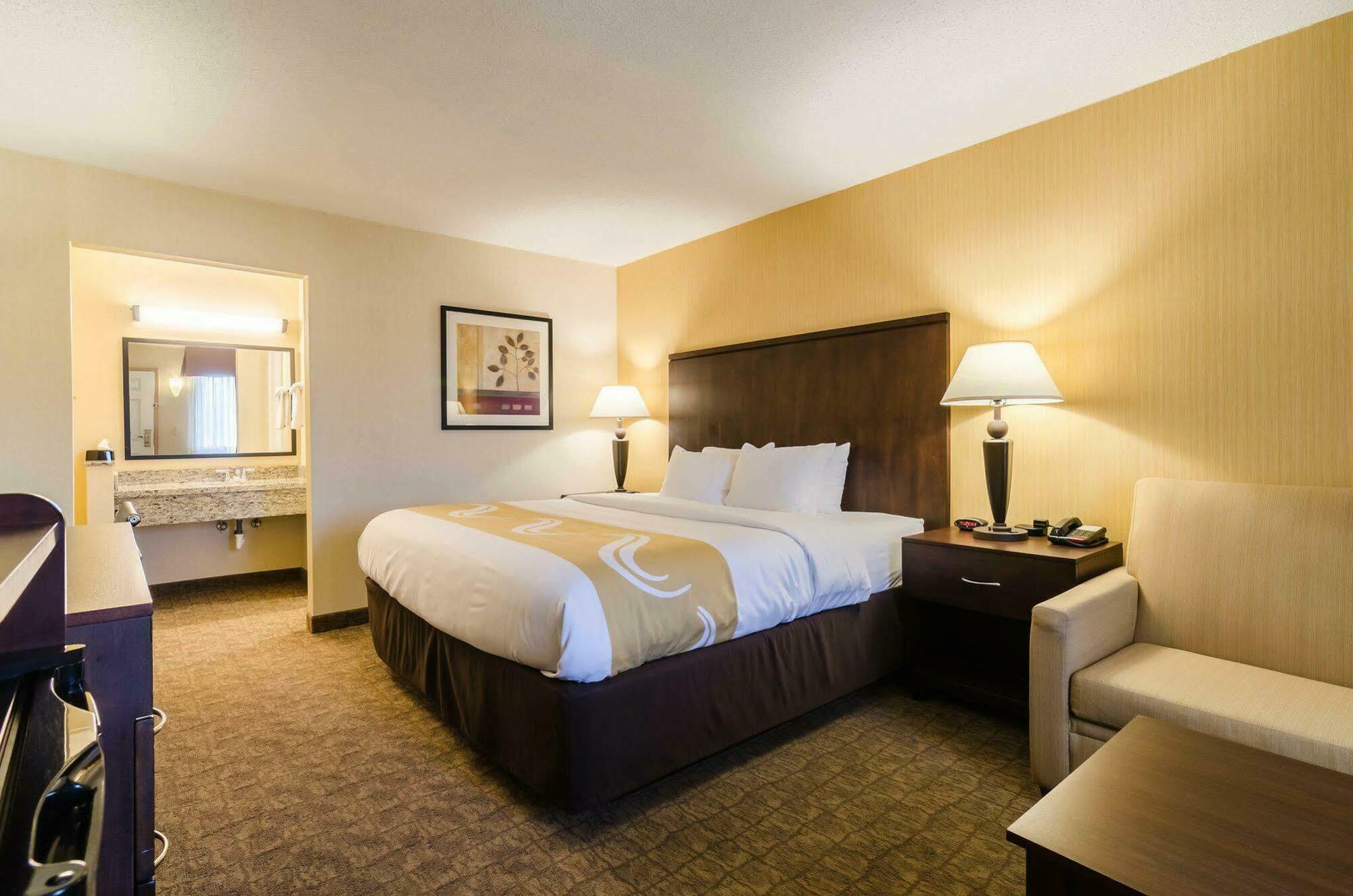 Quality Inn & Suites Огаллала Экстерьер фото