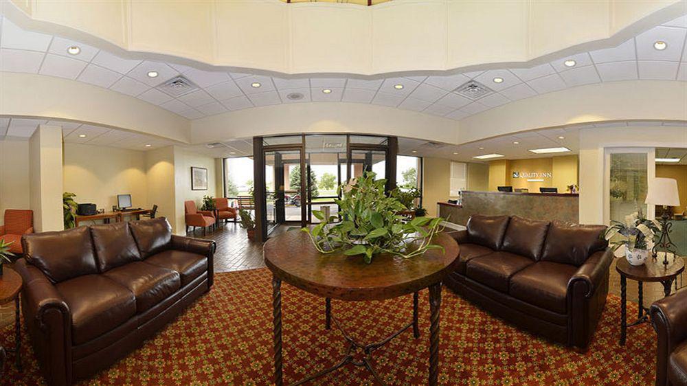 Quality Inn & Suites Огаллала Экстерьер фото
