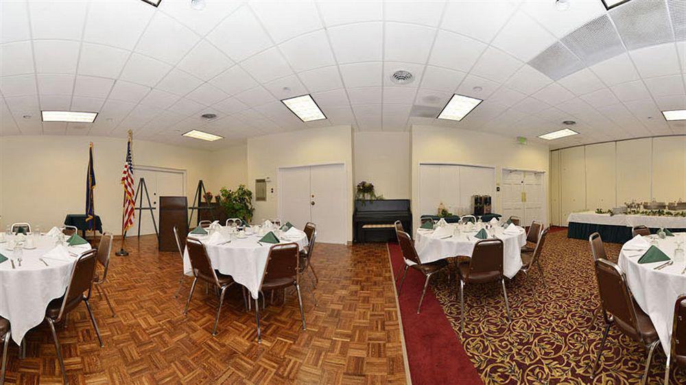 Quality Inn & Suites Огаллала Экстерьер фото